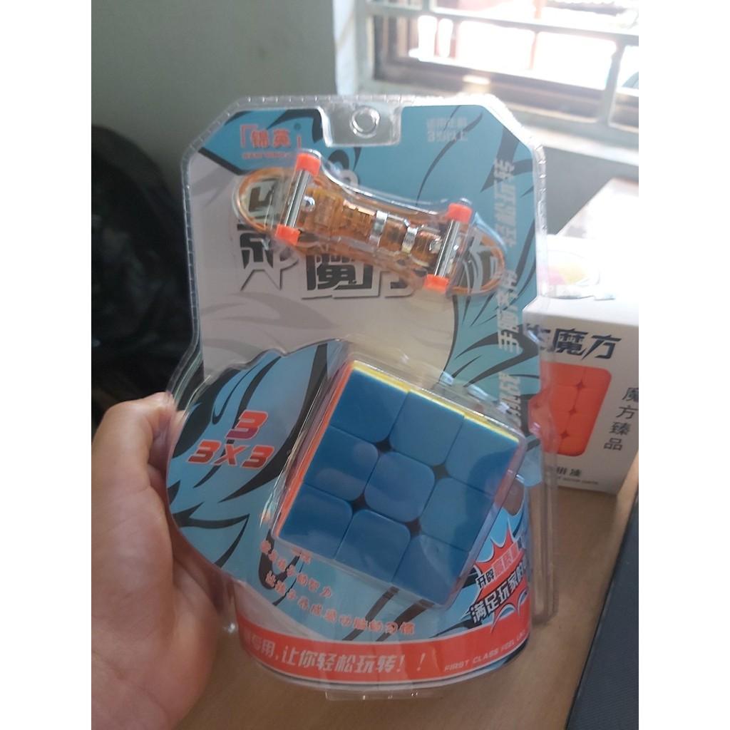 Vỉ 1 chiếc rubik 3x3 tặng kèm 1 chiếc ván trượt đèn
