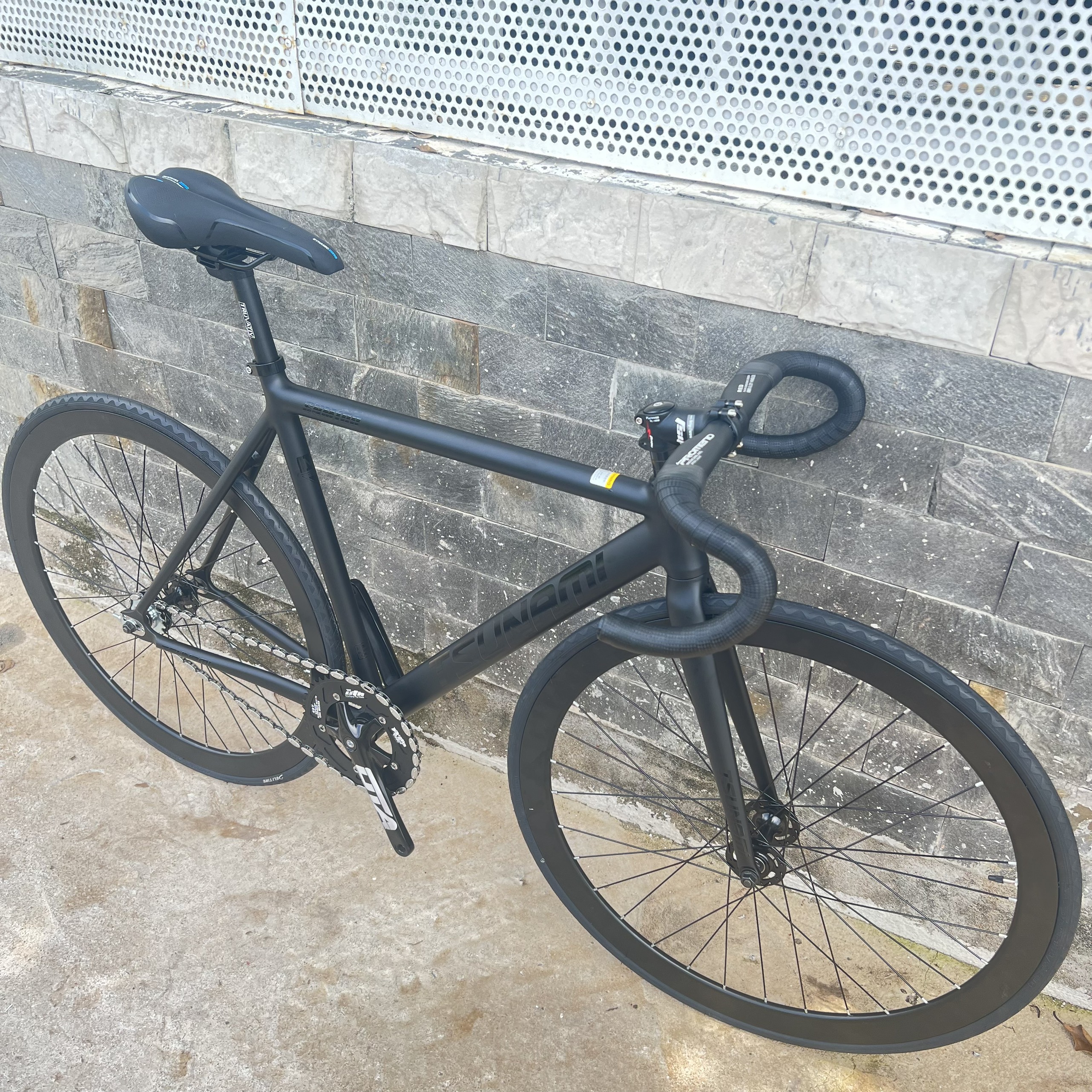 Xe đạp fixed gear TSUNAMI SNM100 nâng cao - Đen nhám chữ đen