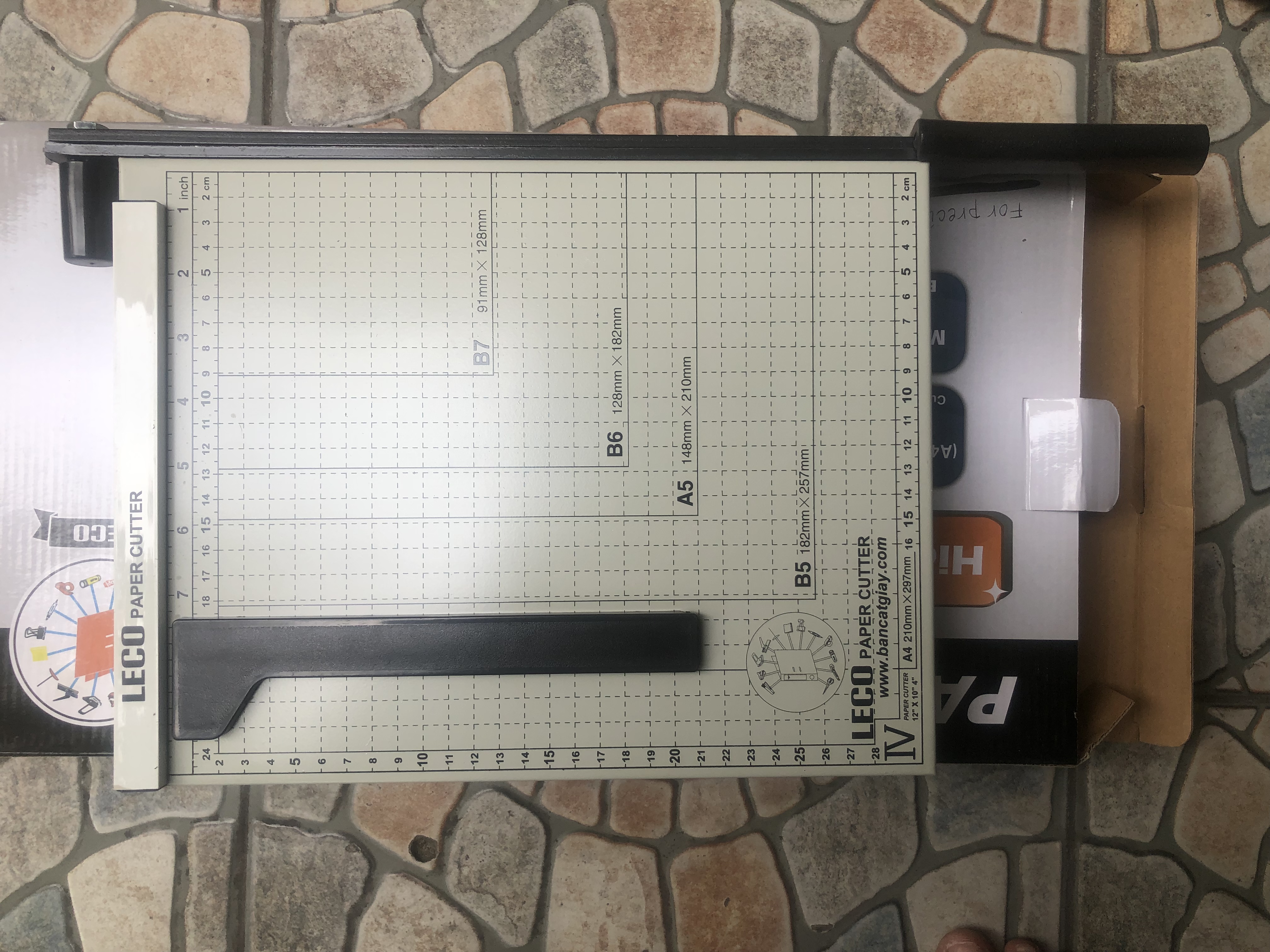 Bàn cắt giấy A4 - 8014