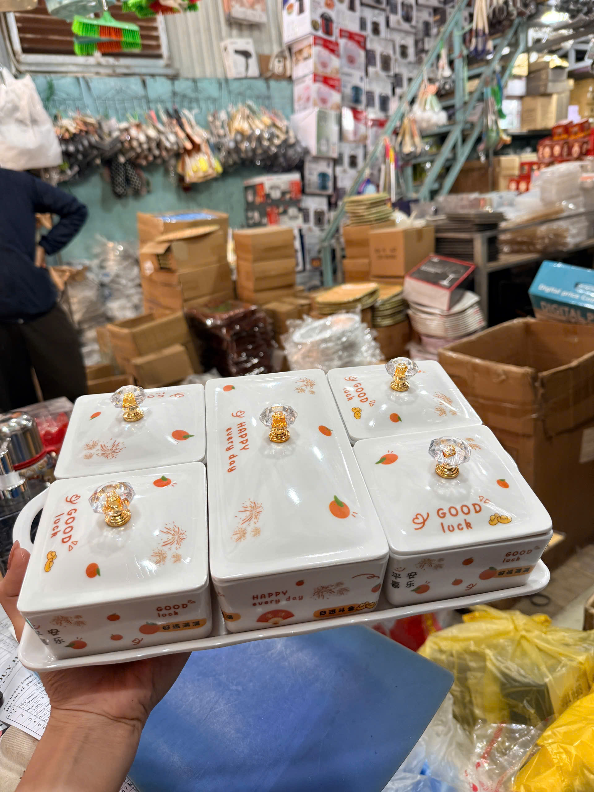 Khay Đựng Bánh Kẹo Mứt Tết 6 Ngăn Phíp Cao Cấp – Hộp Mứt 2931 Có Nắp Và Khay Xách Tiện Lợi - HÀNG CHÍNH HÃNG MINIIN