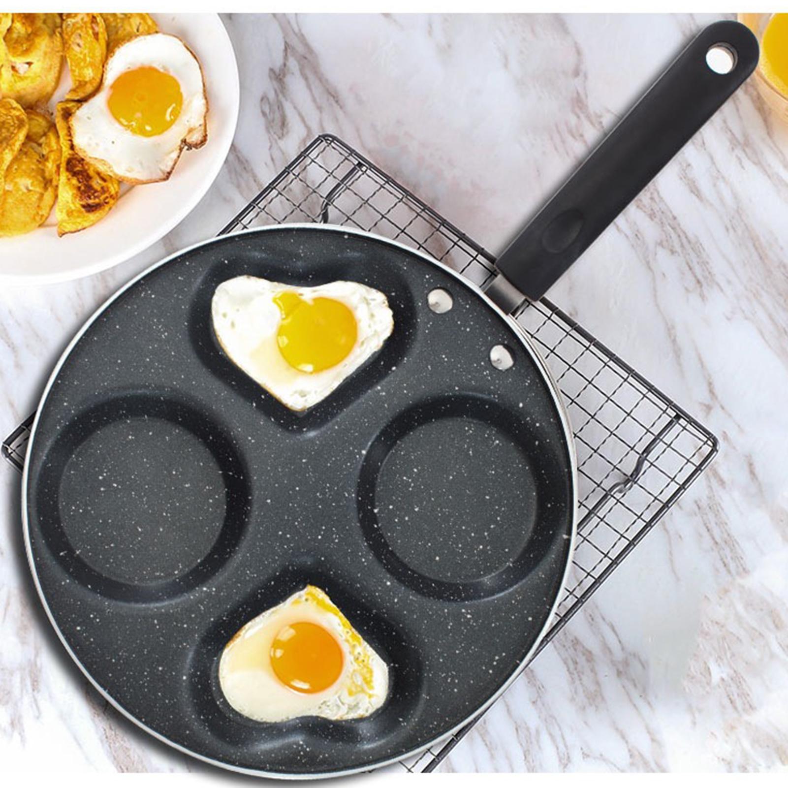 Chảo chiên bằng thép với hình trái tim và hình tròn