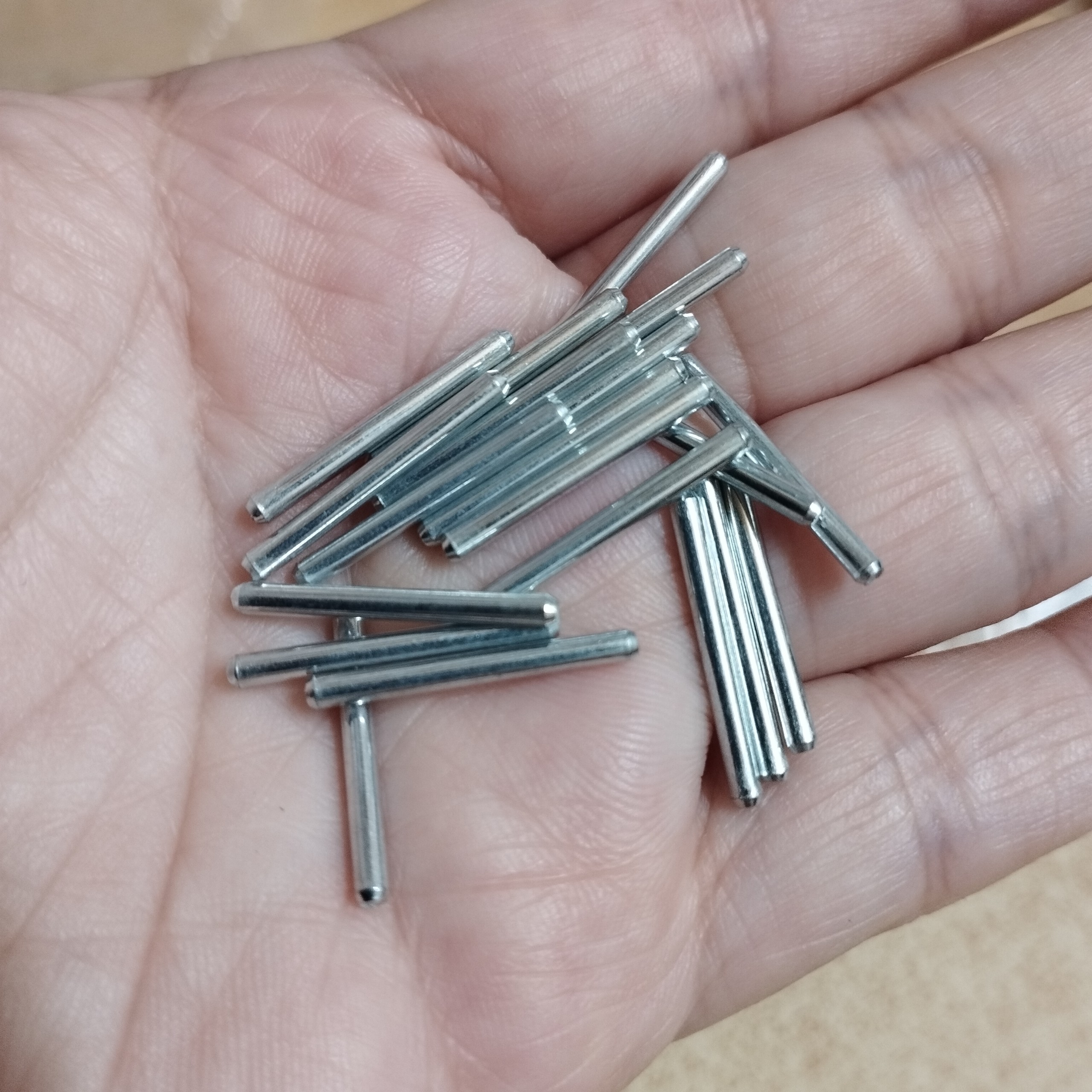 20 Trục kim loại dài 2cm đường kính 2mm dùng để chế tạo DIY