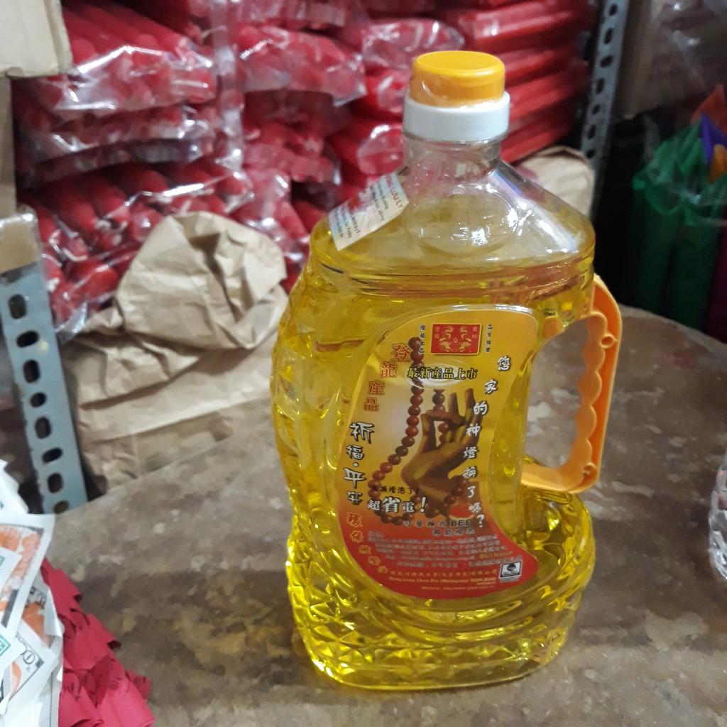 Một Thùng Dầu Cát Tường Lưu Ly Chai Lớn 2 Lít ( Mỗi Chai Nặng gần 1,2 Kg )