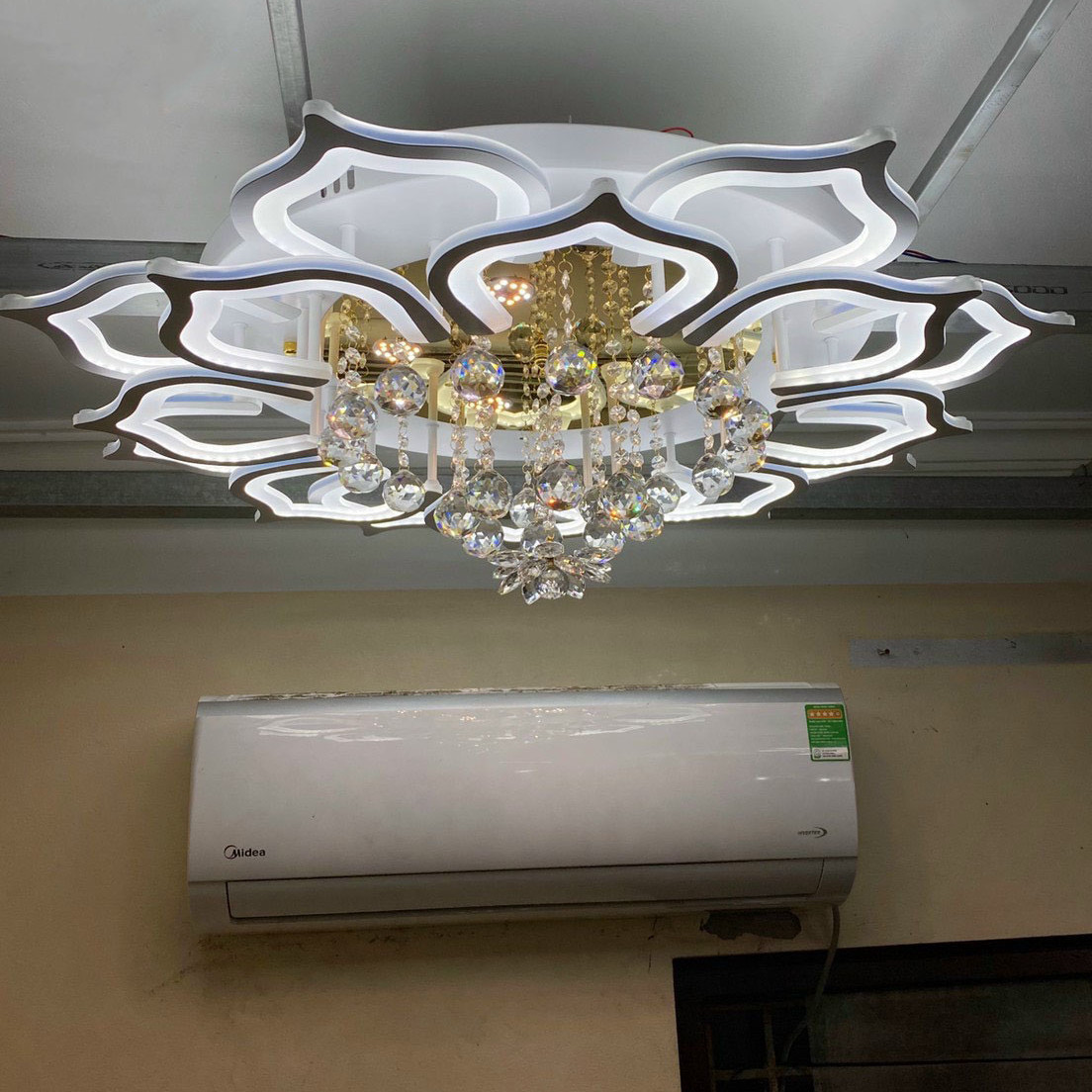 Đèn trần SOULD pha lê đẹp mắt với ba chế độ ánh sáng LED đẳng cấp trang trí nội thất hiện đại