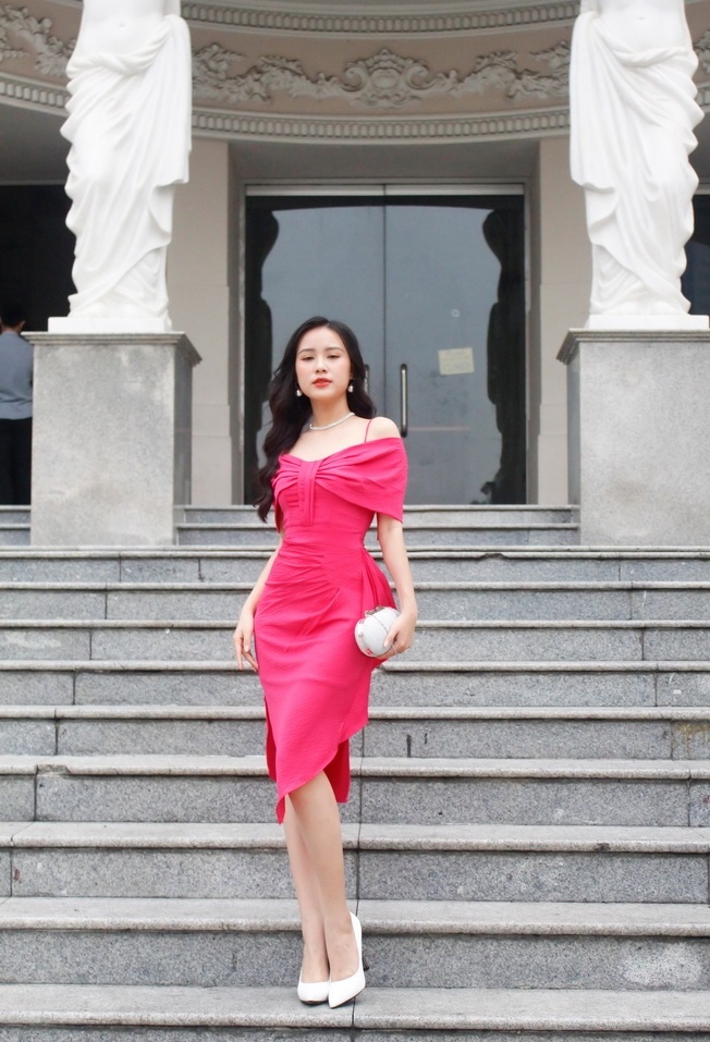 Đầm ôm lụa lạnh trễ vai tà xéo đi tiệc cực kỳ quyến rũ