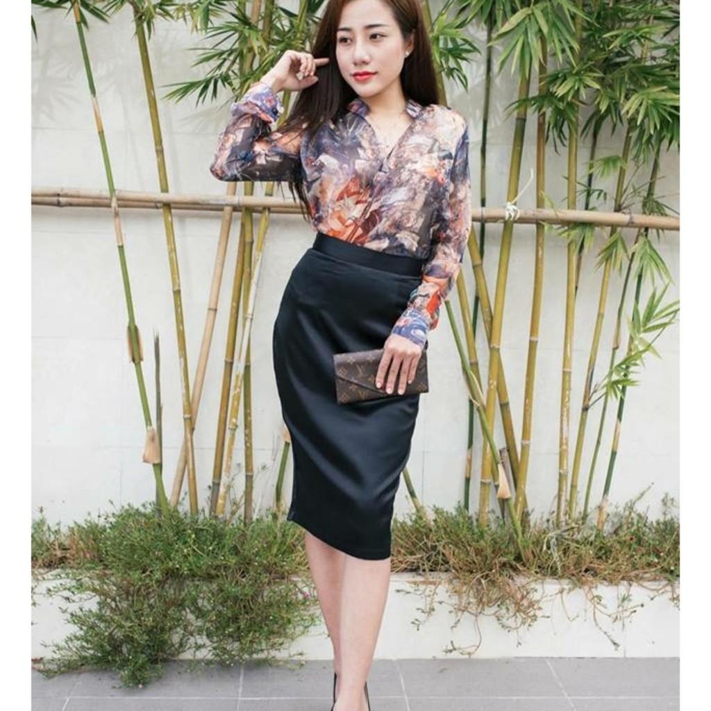 Chân váy bút chì đen phi xẻ sau