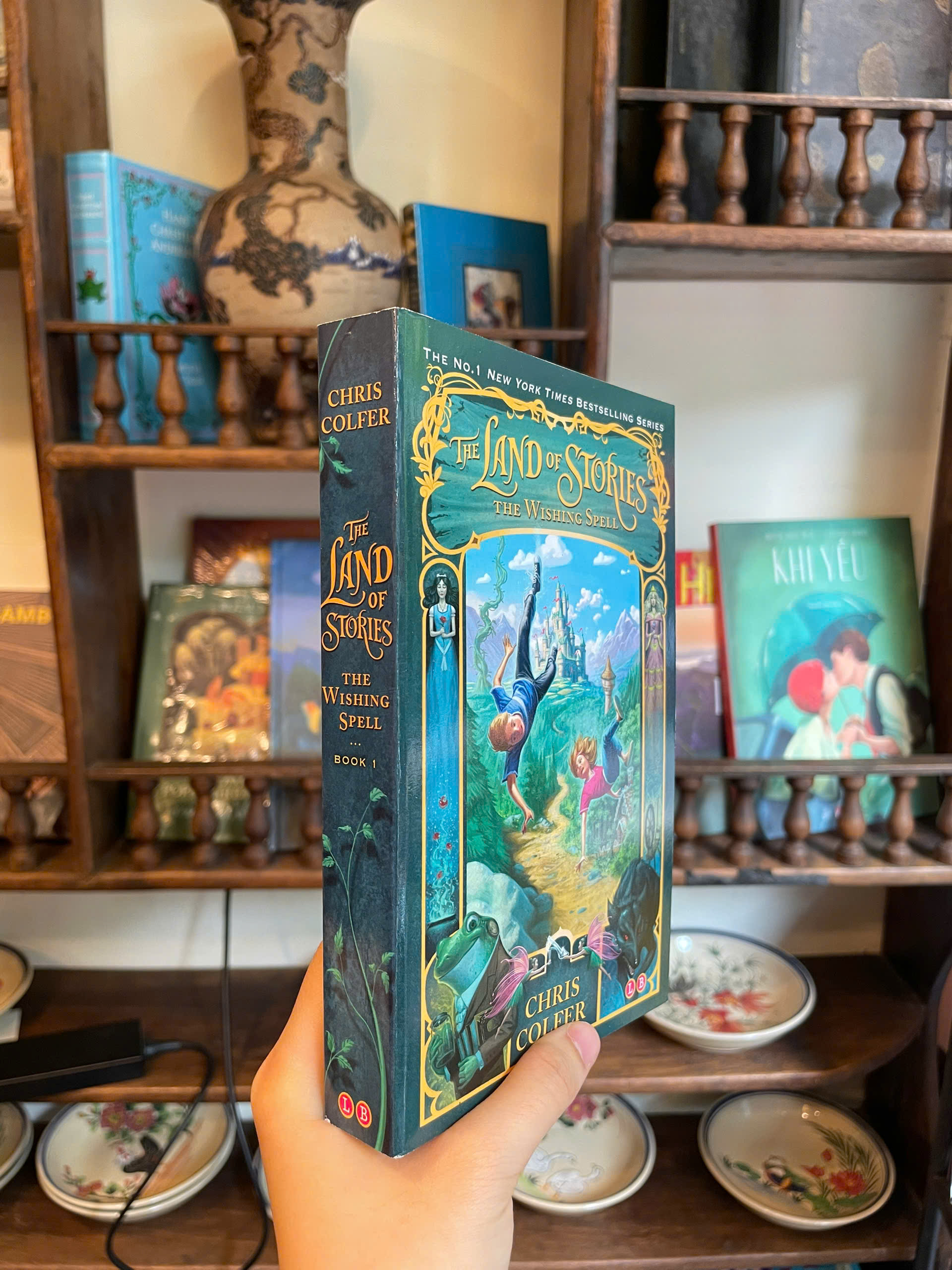 Sách - The Land of Stories the Wishing Spell by Chris Colfer/ Sách thiếu nhi tiếng Anh