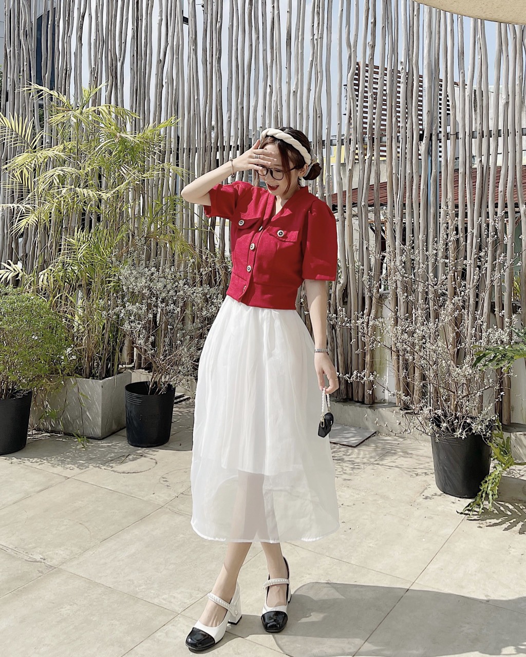 SET ÁO ĐỎ KẾT NÚT + CHÂN VÁY TƠ TRẮNG