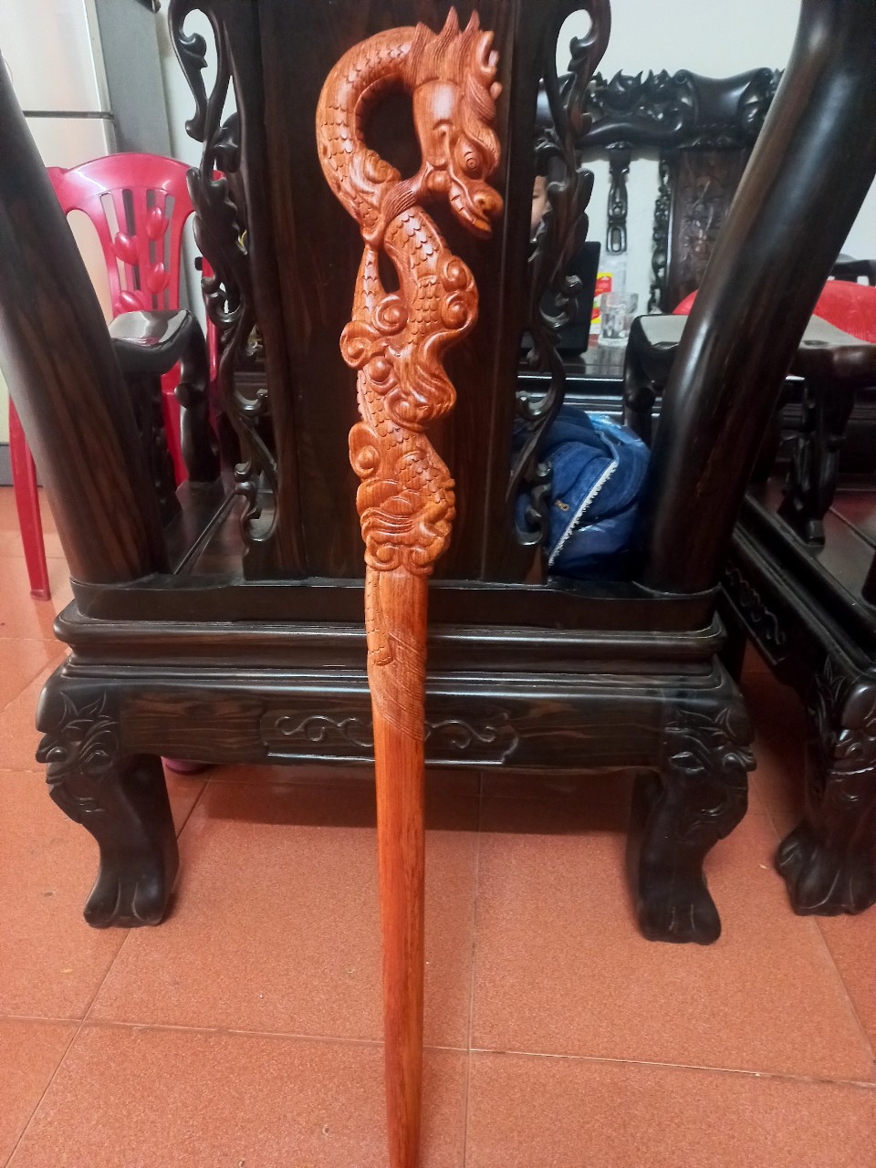 GẬY BATONG DÀNH CHO NGƯỜI GIÀ BẰNG GỖ HƯƠNG ĐÁ KT 90×13,5×4CM