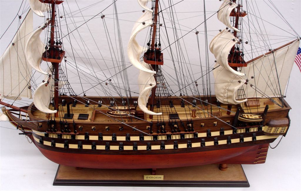 Thuyền buồm gỗ USS North Carolina dài 97cm