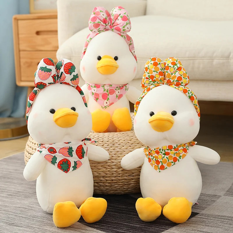 Gấu bông vịt trắng baby đeo khăn, nơ trái cây siêu dễ thương mềm mịn (25cm) vải miniso 4 chiều co giãn êm ái, an toàn cho trẻ nhỏ