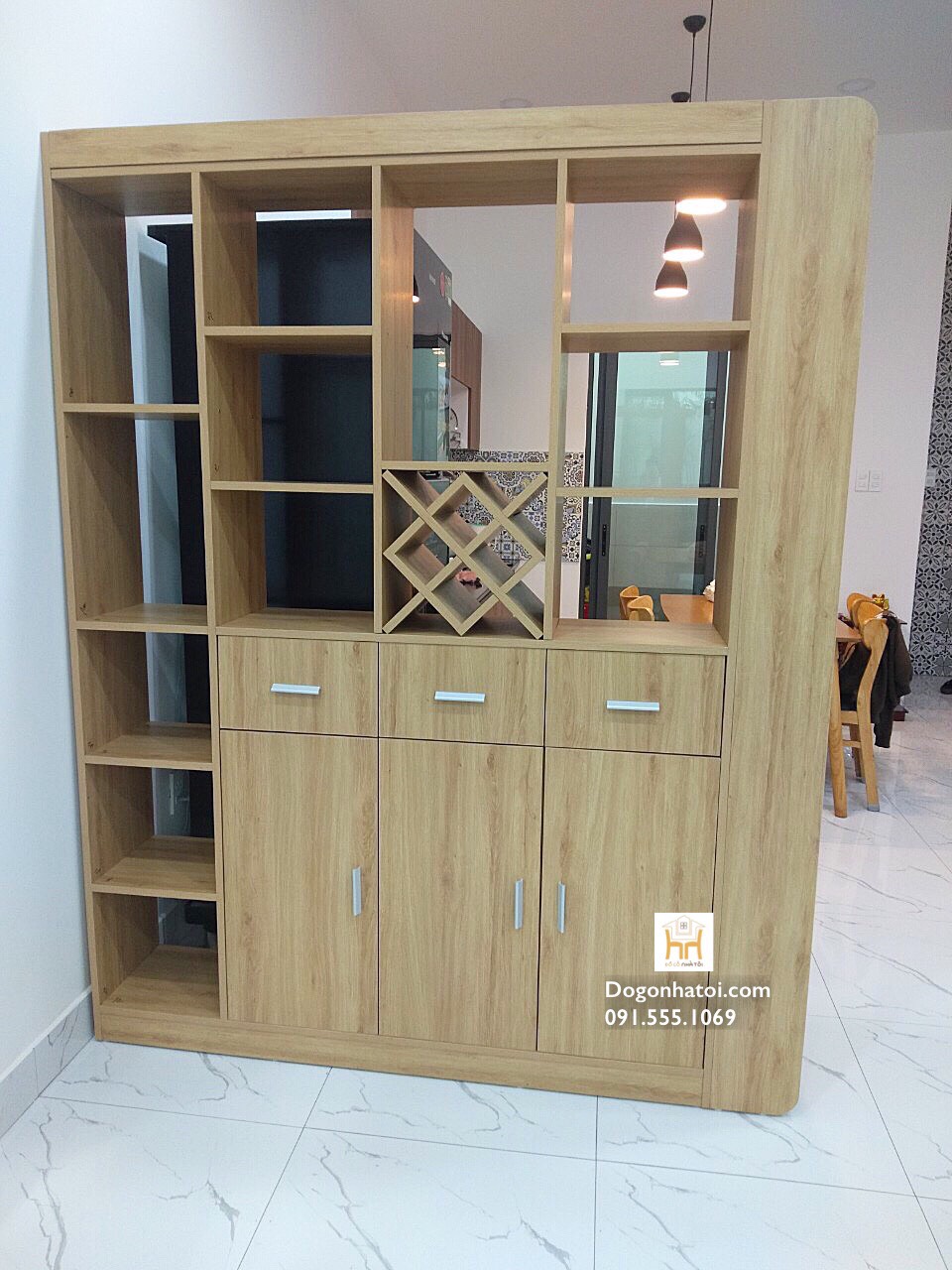 Kệ trưng bày - tủ rượu - vách ngăn phòng khách và bếp TR611