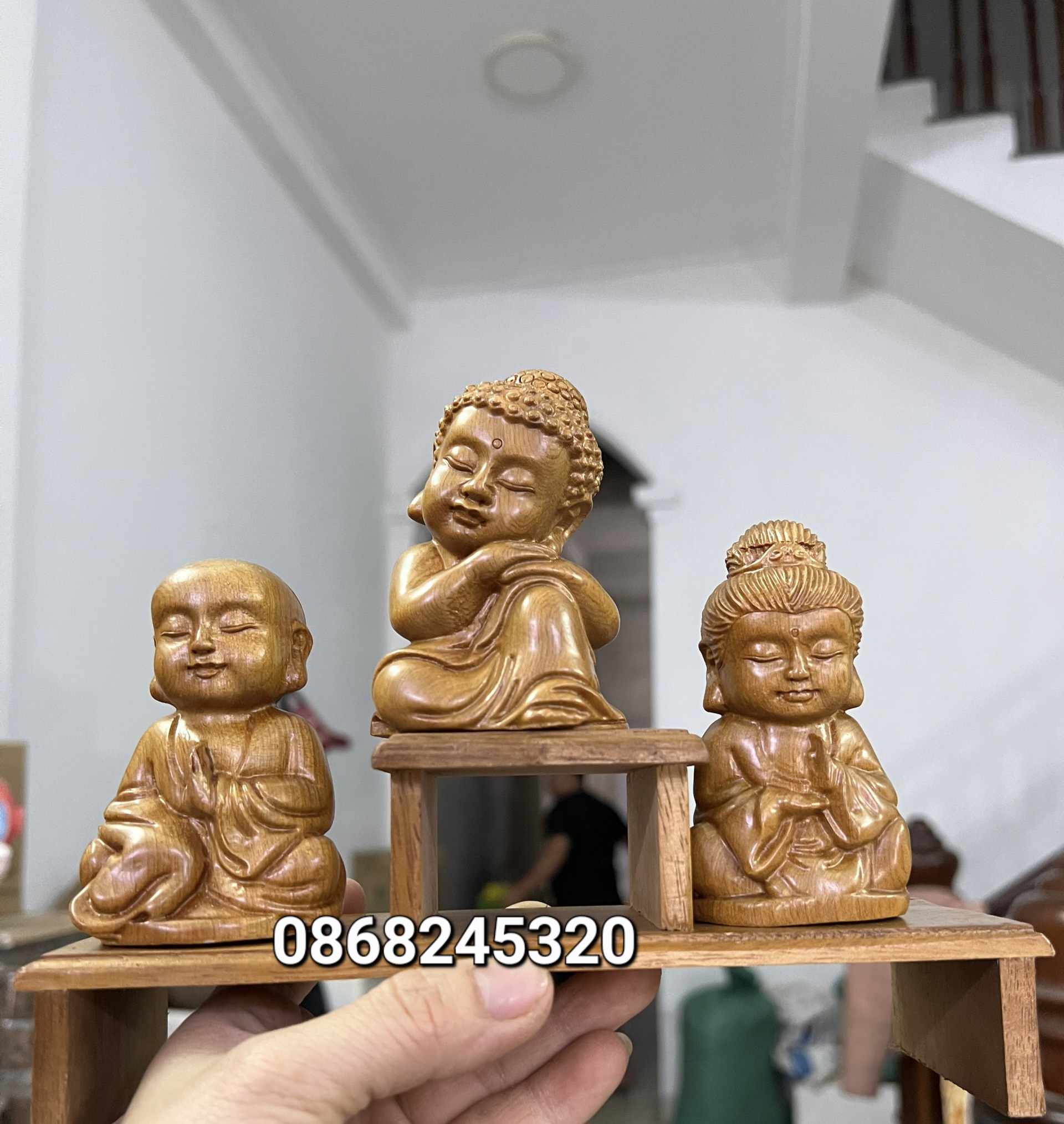 Bộ tượng điêu khắc  tam tiểu phật bằng gỗ bách xanh kt tính cả đế 20×16×6cm
