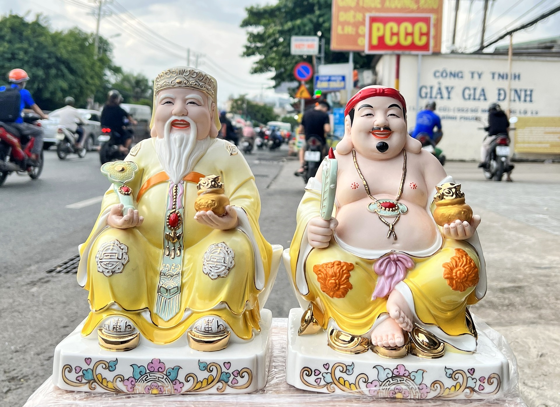 Tượng Thần Tài Thổ Địa sứ đức hóa cao cấp nhập khẩu Đài Loan cao 25cm – Màu Vàng