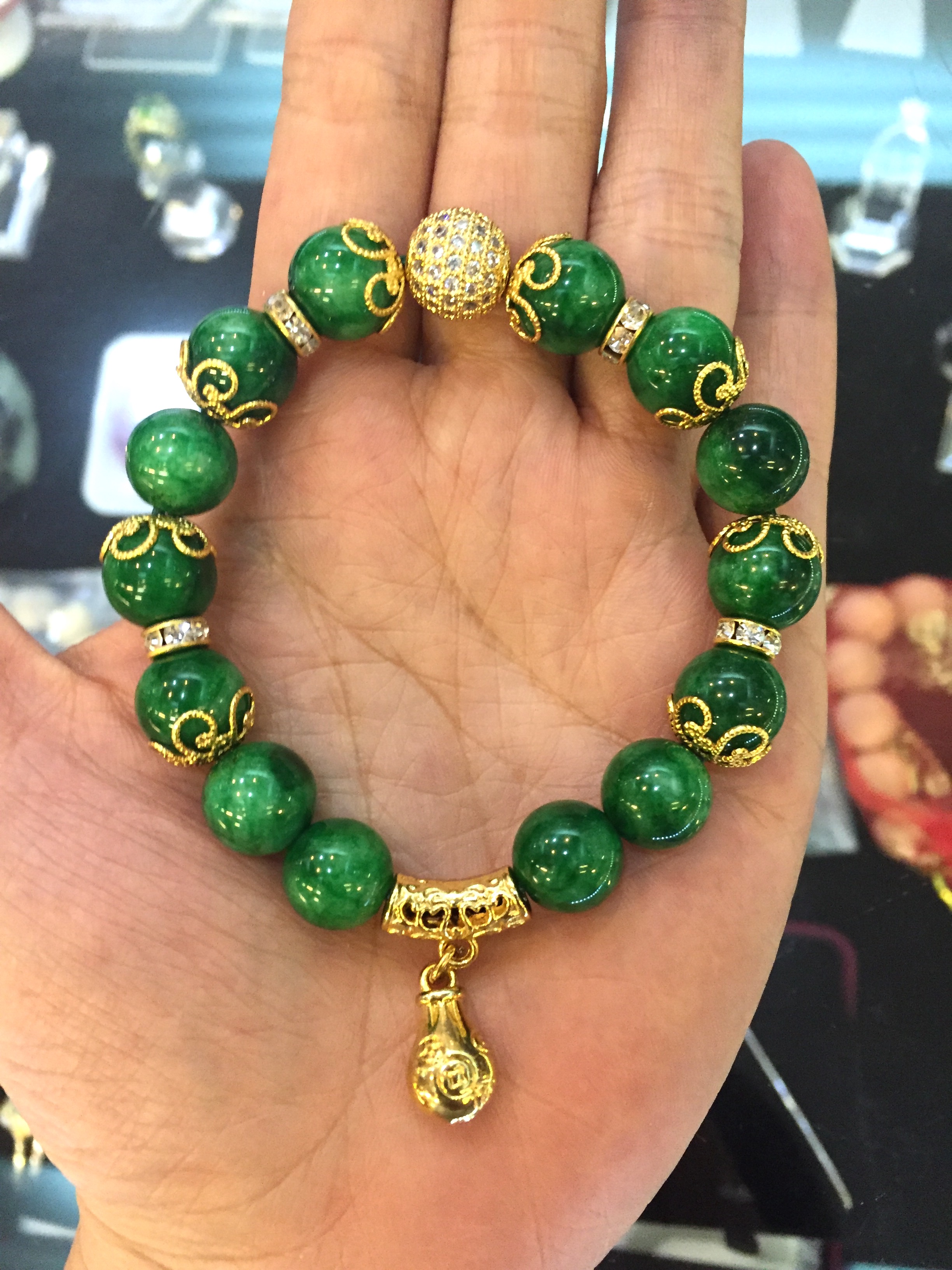 Vòng tay phong thủy Ngọc Cẩm Thạch 10 ly mix charm