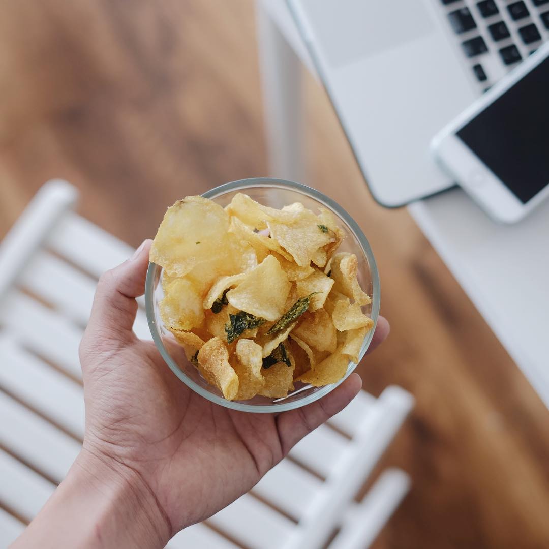 Khoai tây trứng muối 105g IRVINS - Small IRVINS Salted Egg Potato Chips