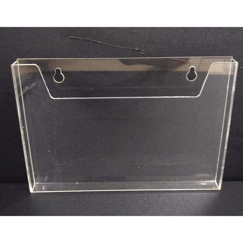 Acrylic Kệ treo tường A4 (đứng và ngang)khoảng cách để giấy 35mm(có hậu mica),mica trong suốt dày 2mm ,Acrylic . MS92550