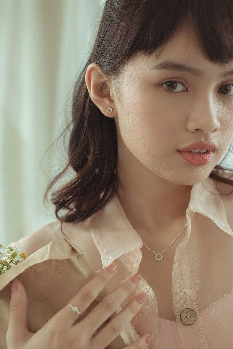 Vòng cổ Bạc Bling It Thiết Kế Hình Mặt Trời Hạt Đá Siêu Xinh BIVC218