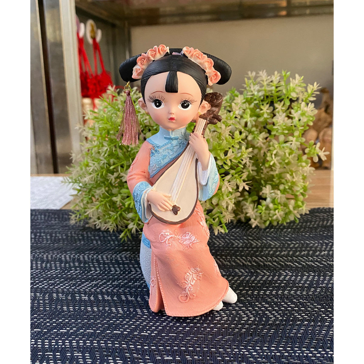 Tượng thiếu nữ đánh đàn 15cm