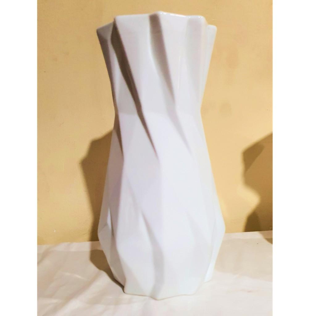 Bình cắm hoa bằng sứ trắng cao cấp dạng tròn xoắn cao 28cm , dạng trụ cao 30cm