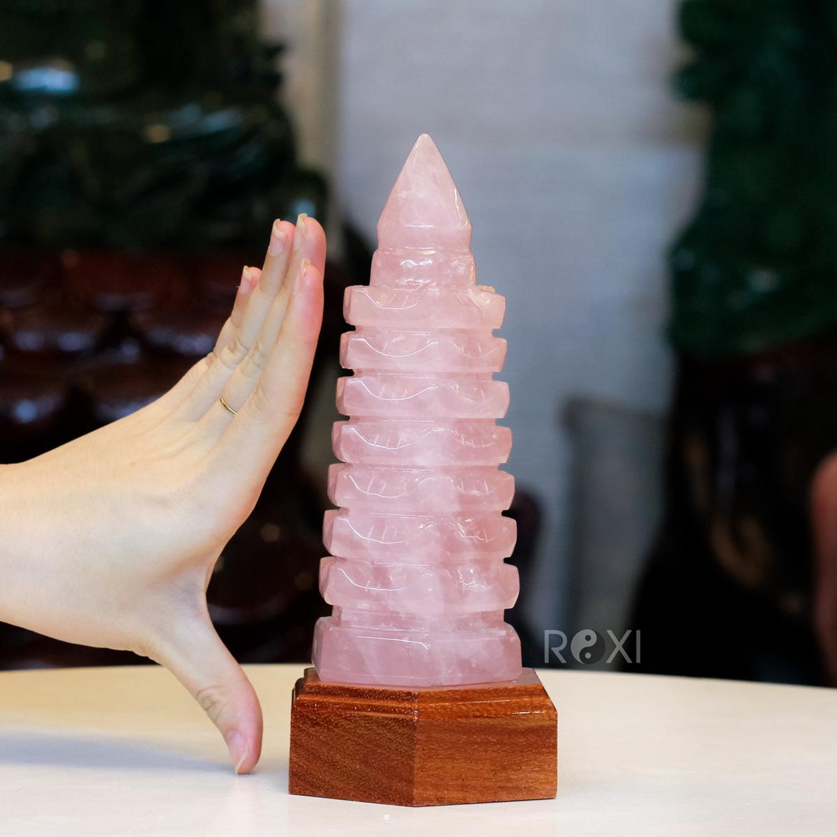 Tháp văn xương thạch anh hồng 0,8kg - 17cm