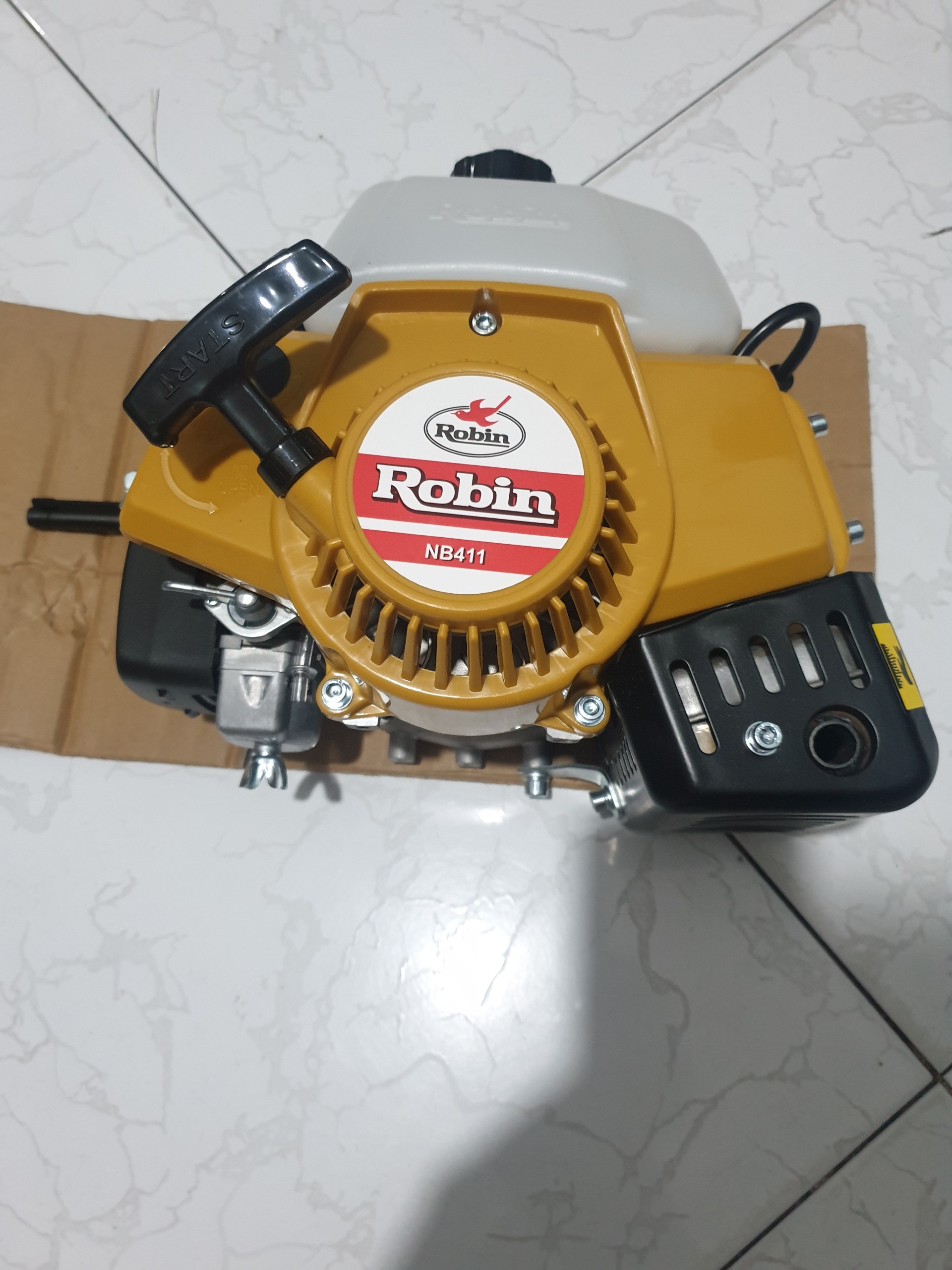 ĐẦU ĐỘNG CƠ MÁY CẮT CỎ 2HÌ ROBIN 411. NÒNG 40LY