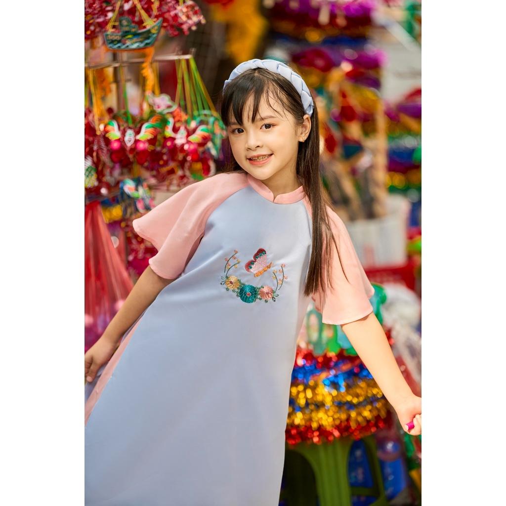 Áo dài bé gái BYZU thiết kế cách tân, tay cánh tiên thêu hoa chất vải tafta lụa (Nhã Vân)