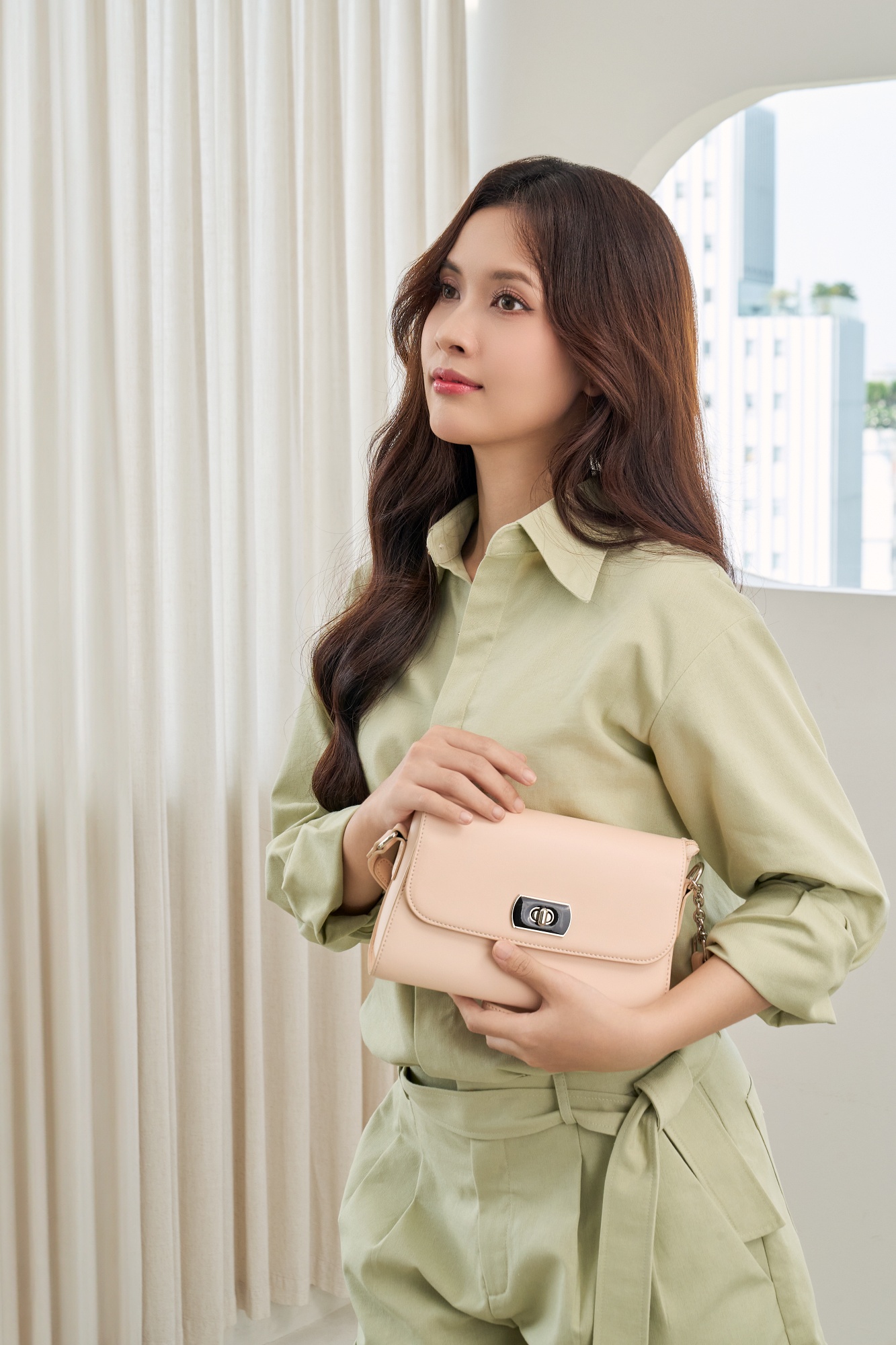 Túi Yuumy ( Thời trang nữ khoá xoay kim loại sang trọng size 21 - Túi đeo chéo da Seasand YN301 )