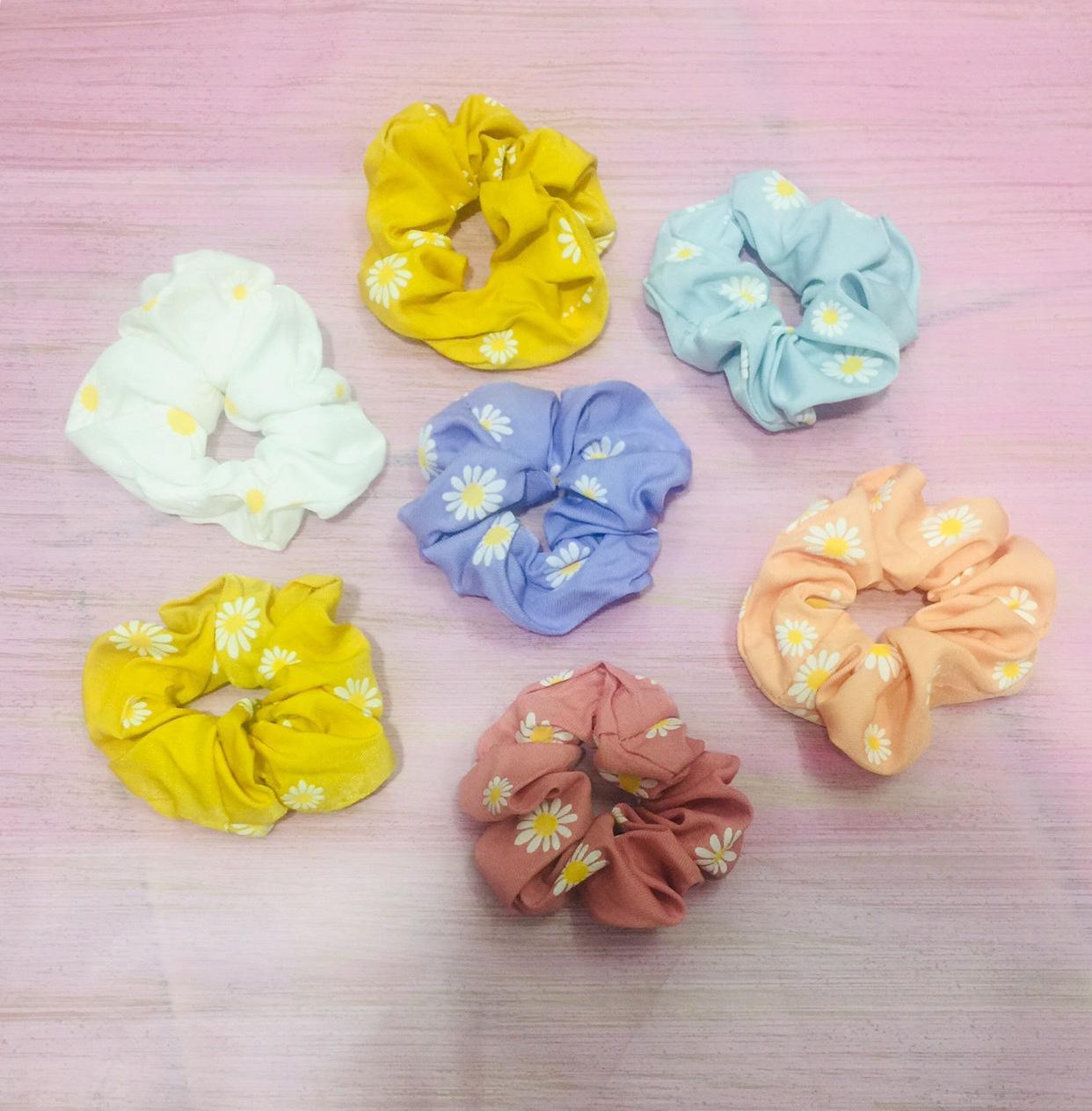 Set 3 dây chun buộc tóc Scrunchies hoa cúc nhiều màu (Màu giao ngẫu nhiên )