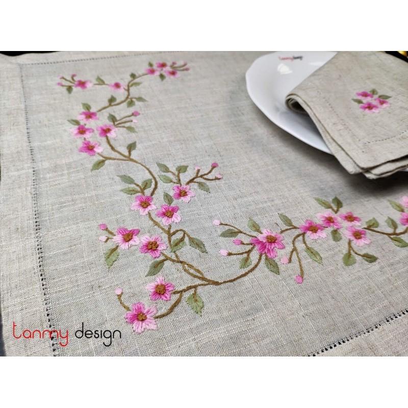 Bộ lót đĩa và khăn ăn linen thêu tay hoa đào leo hồng