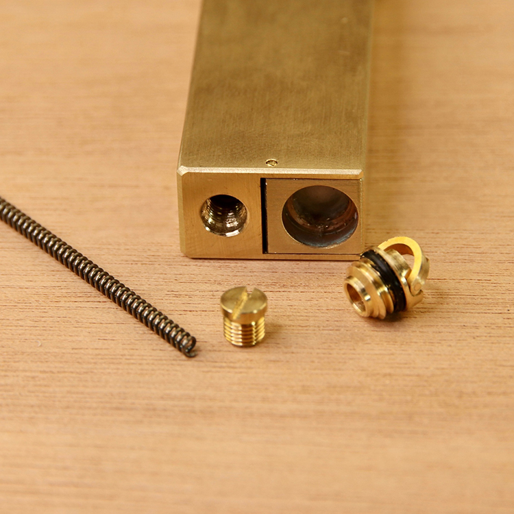 Vỏ Hột Quẹt Bật Lửa Xăng Đá Thủ Công TC1807-LUW Chất Liệu Đồng Thau Đánh Lửa Tự Động Kiểu Dáng Cổ Điển