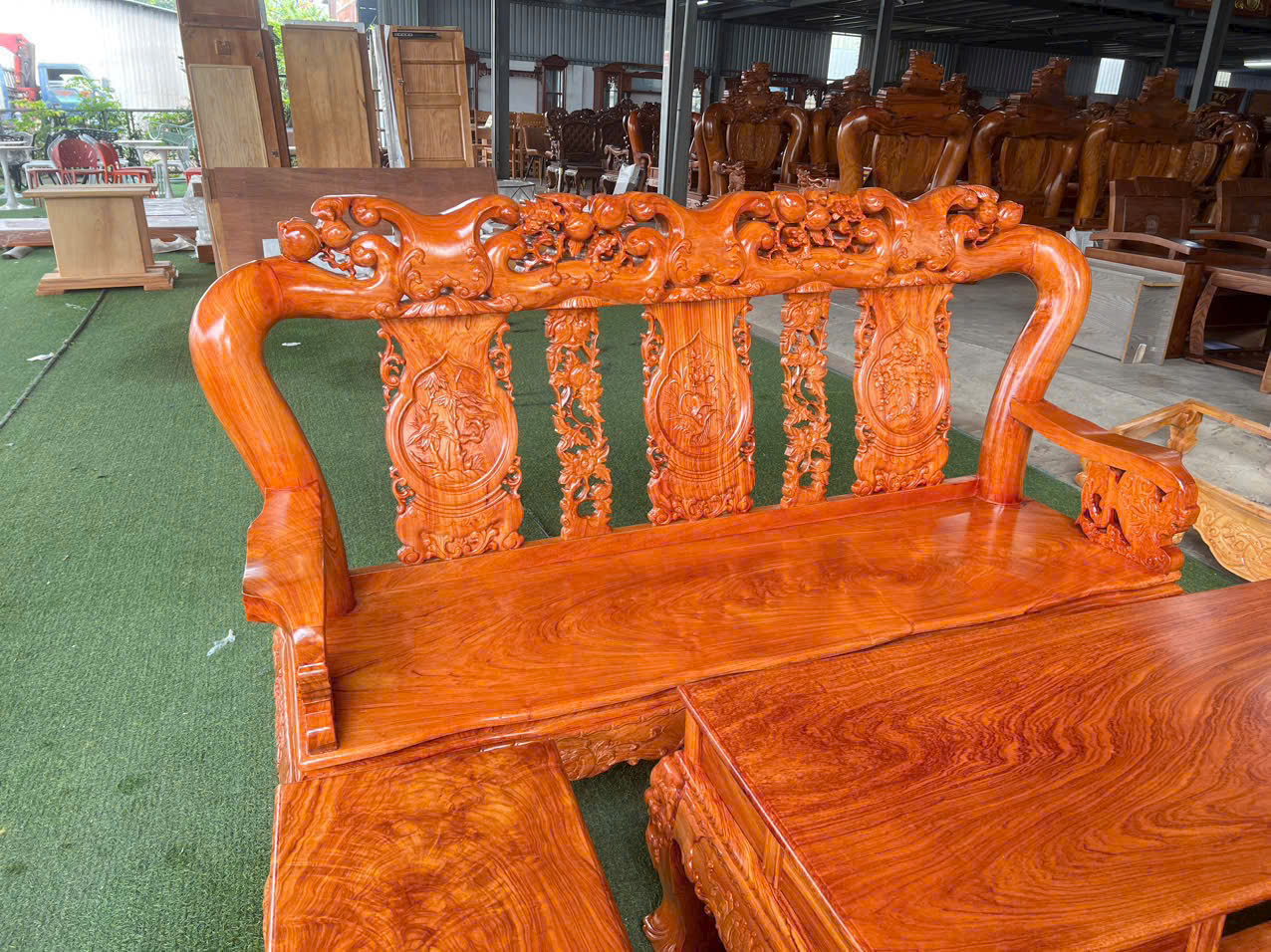 Bộ Ghế gỗ Đào Hương Đá tay 12 trạm tay rồng hoặc tay lân Juno Sofa