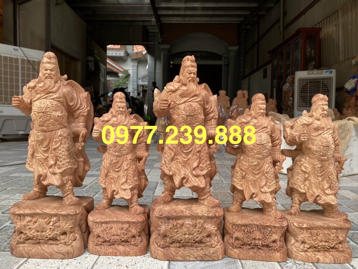 Quan công gỗ hương đá 30cm