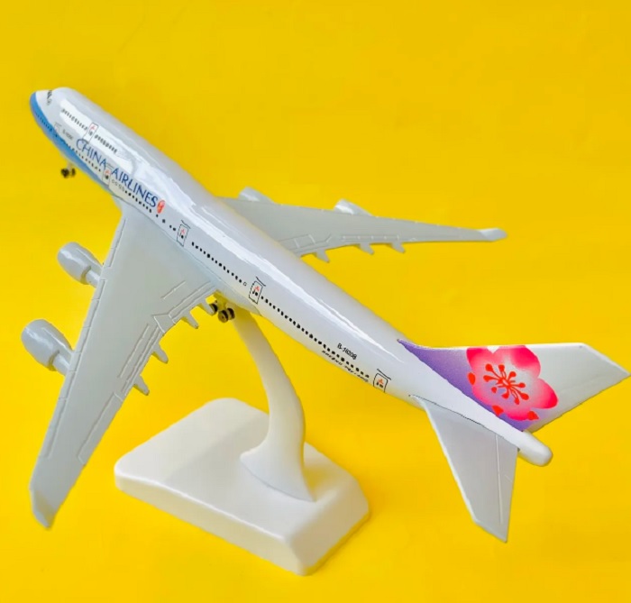 Mô hình máy bay tĩnh B747-400 China Airlines 20cm có bánh xe