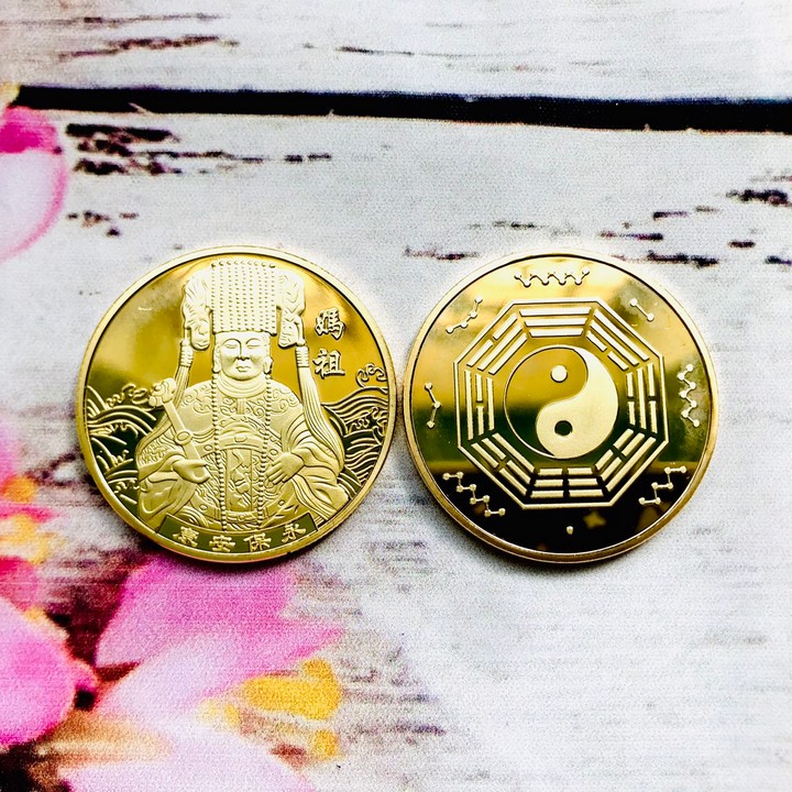 Xu Phật Bà Thánh Mẫu Dùng để cúng dường trong những dịp Lễ, Tết, mang theo bên người, xỏ lỗ đeo dây, làm quà, Kích thước 4cm, Màu Vàng - TMT Collection - SP005284