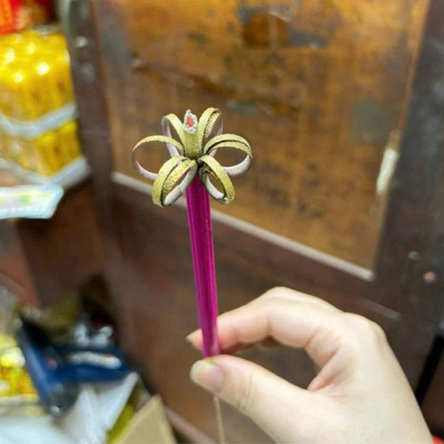 Com Bo 2 Túi  ( 18 Cây ) Nhang Nở Hoa 5 Cánh Đốt Nở Đẹp Ý Nghĩa Tâm Linh