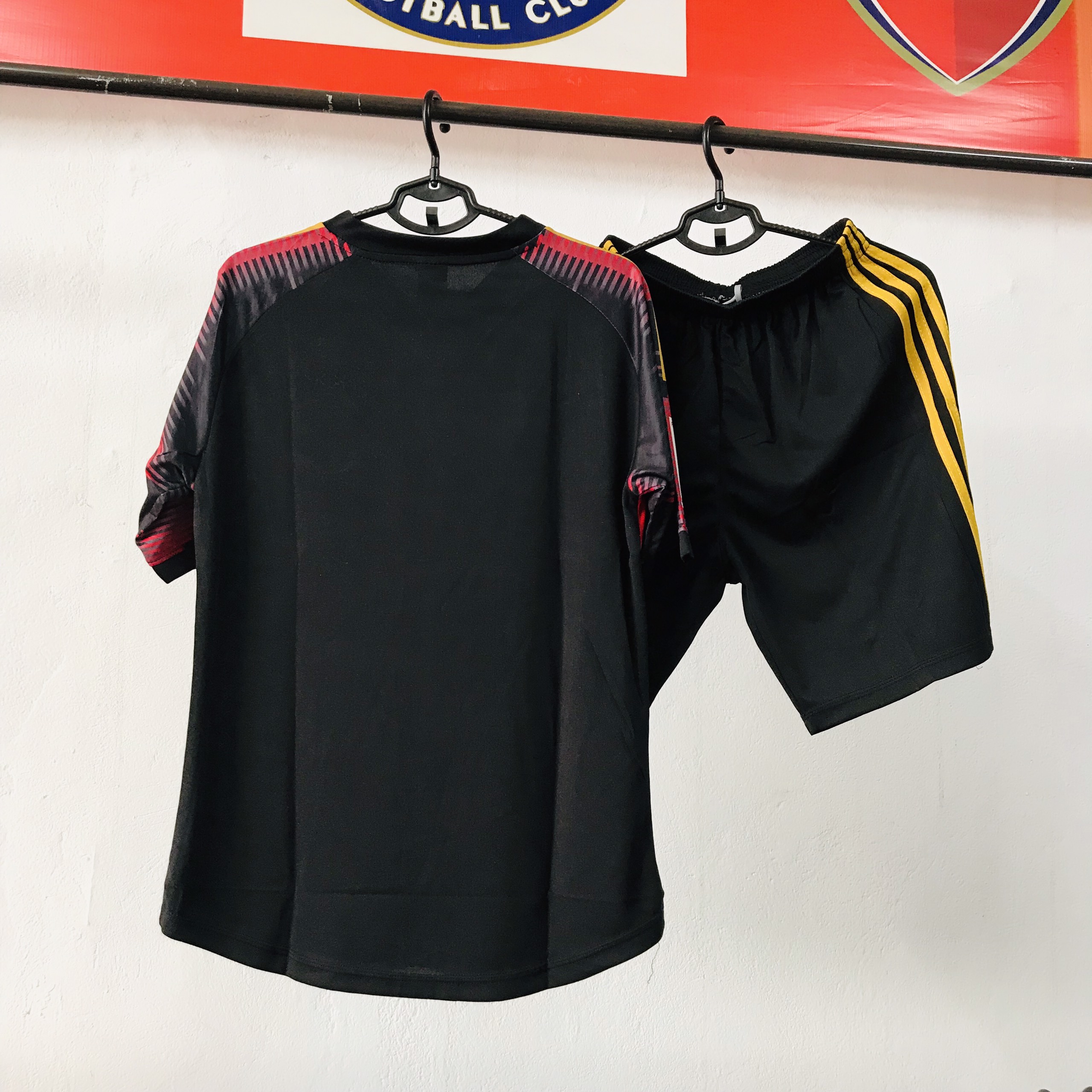 Bộ quần áo thể thao gai mè thái ĐT Đức màu đỏ đen 2022-2023