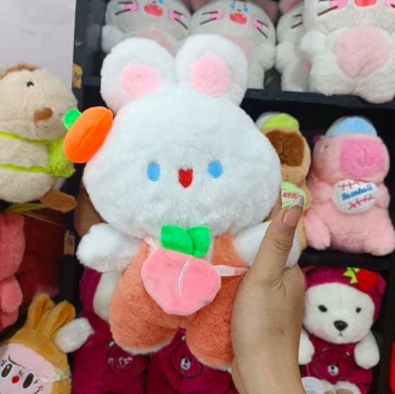 Thú nhồi bông thỏ trắng đeo túi cà rốt cute - Size 22cm - Quà tặng gấu bông thỏ bunny mặc yếm êm mịn