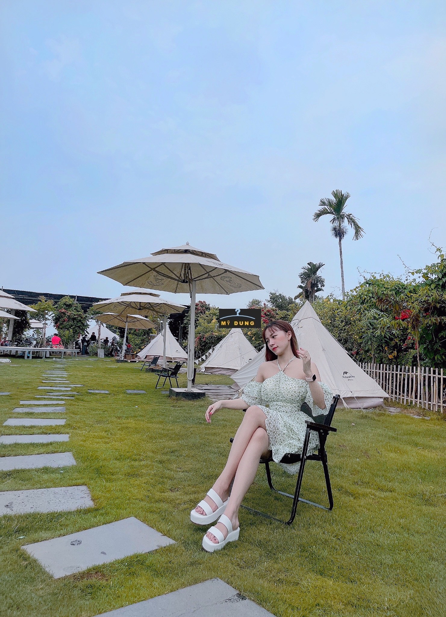 ĐẦM HOA CỔ YẾM, RỚT VAI BÈO TẦNG, CHẤT , FORM DÁNG ĐẸP ĐỈNH -KHEO BỜ VAI GỢI CẢM- HÀNG THIẾT KỂ LOẠI 1, FORM CHUẨN, CƯNG SĨU