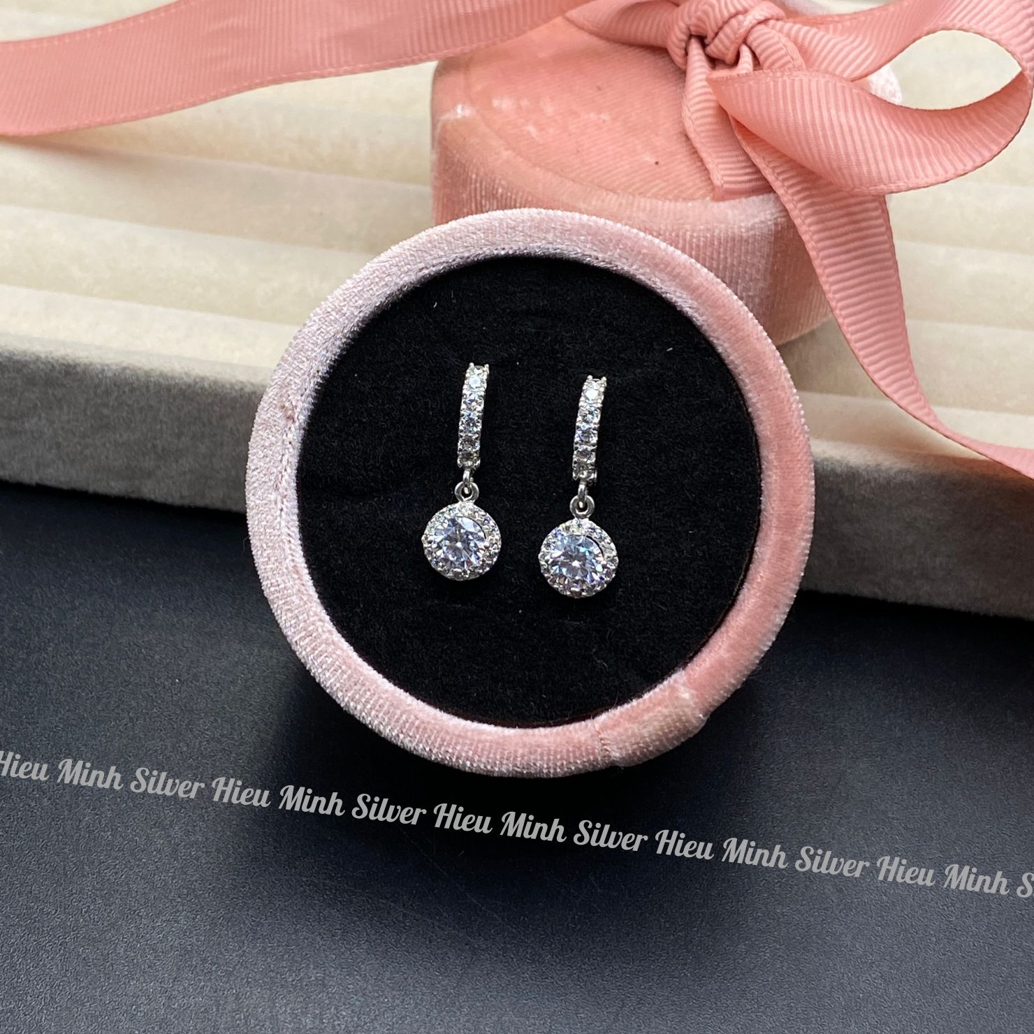Hoa Tai Bạc Ta 925 Tròn Đính Đá Bạc Hiểu Minh HT391