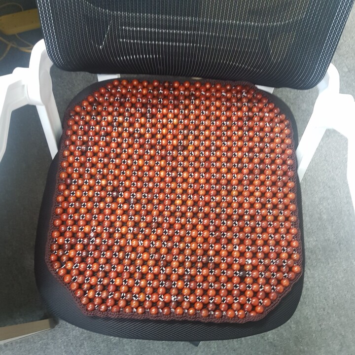 Tấm đệm hạt gỗ massage lót ghế làm việc, ghế sofa, ghế ô tô, yên xe máy, vv... Gỗ Hương Vân 100% tự nhiên MÃ  TG-HN