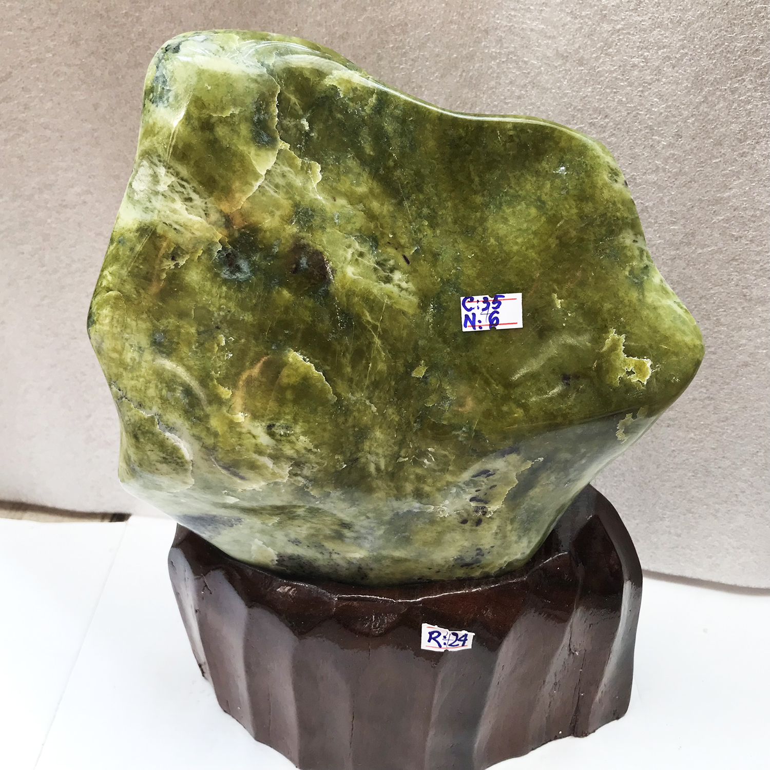Cây đá phong thủy cao 47cm, nặng 13 kg cho người mệnh Mộc và Hỏa tự nhiên chất ngọc serpentine màu xanh đậm và bóng