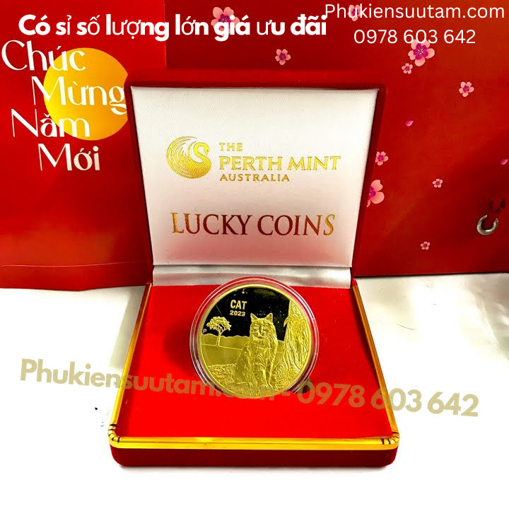 Xu Úc Hình Con Mèo Mạ Vàng Tặng Hộp Nhung, đường kính: 4cm, màu đỏ - SP005891