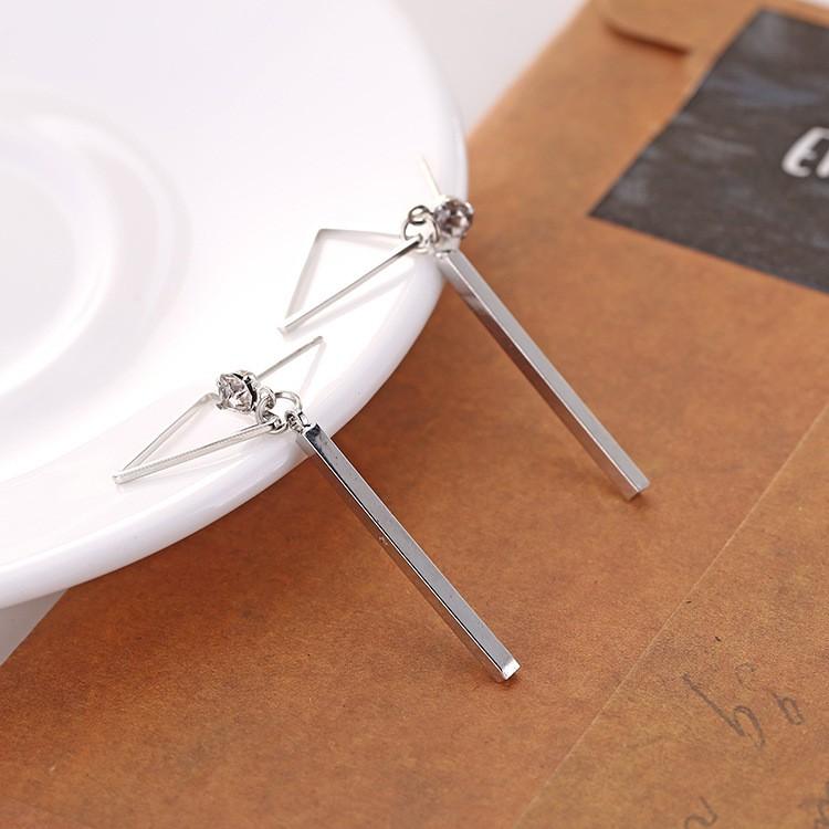 Khuyên tai tam giác hàn quốc