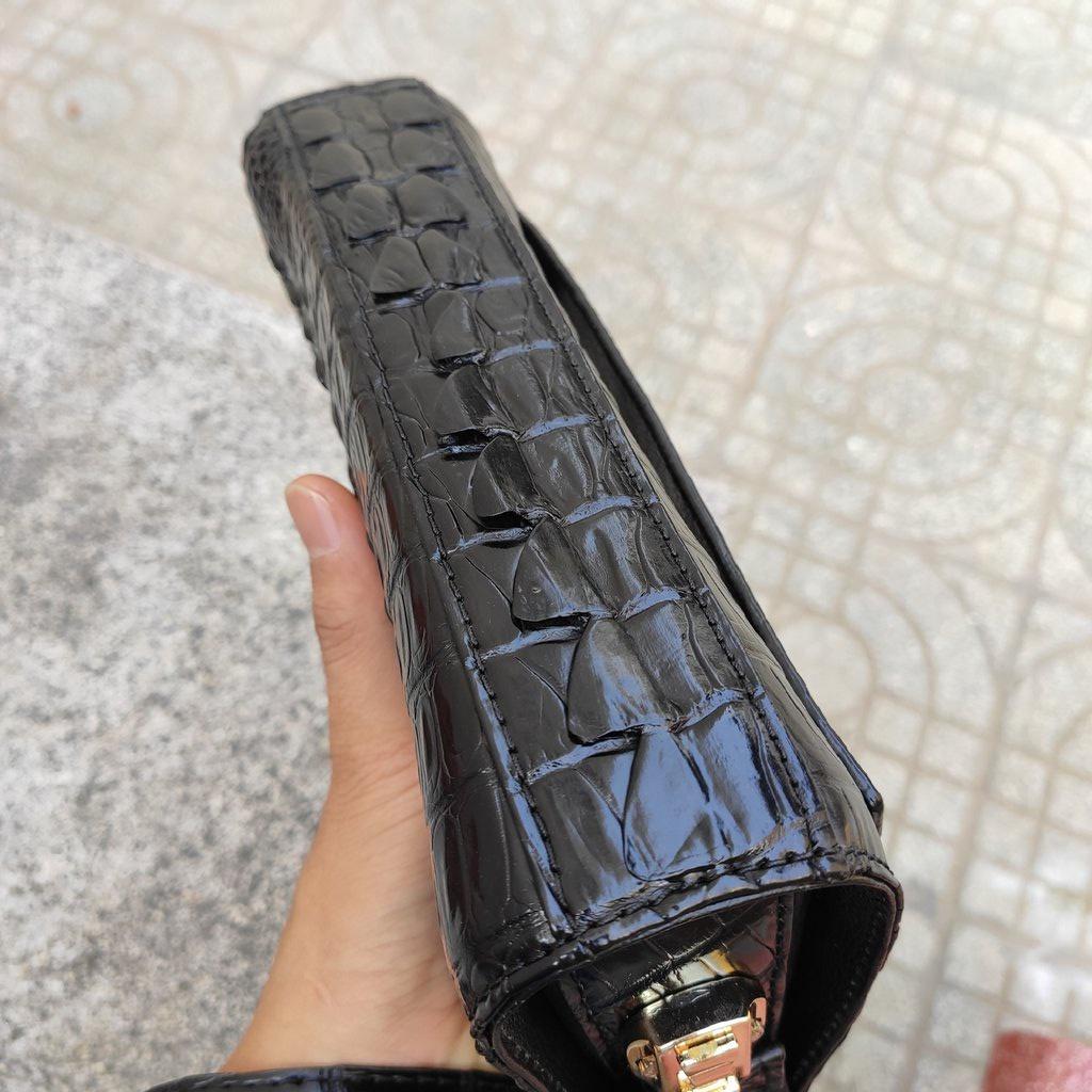 Clutch cầm tay gai lưng cá sấu rất đẹp