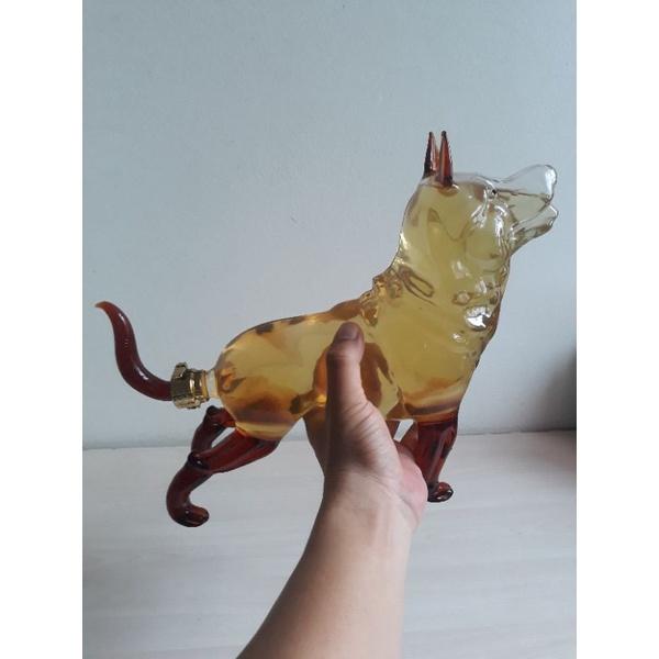 Vỏ chai ruou hình con chó