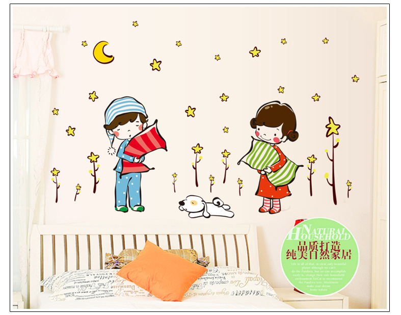 Decal Dán Tường Hình Bé Ôm Gối- Trang Trí Decor Phòng Ngủ - Trang Trí Dán Tường Phòng Khách