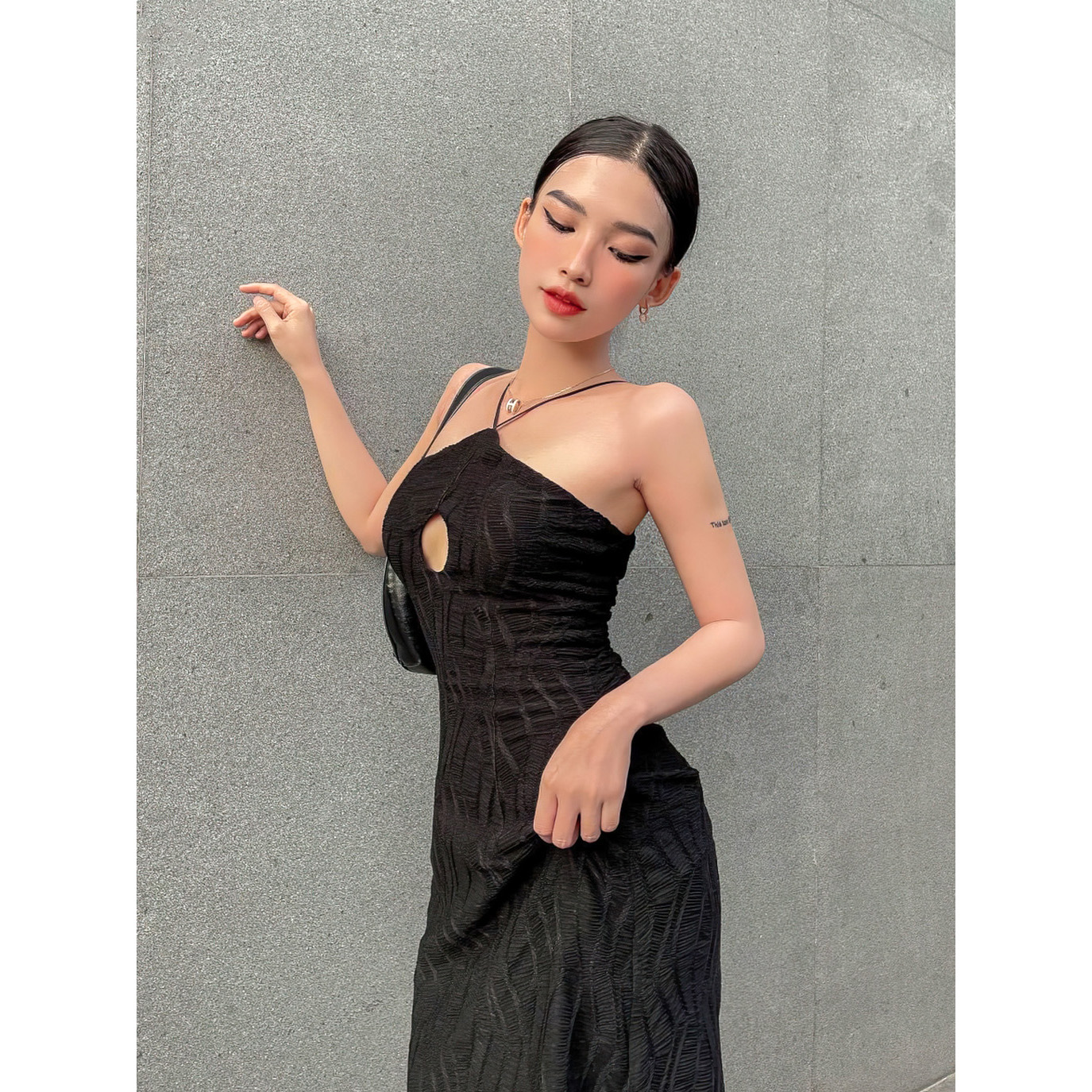 Đầm cổ yếm MINA thiết kế ôm body chất liệu ren gợn sóng quyến rũ - MN226