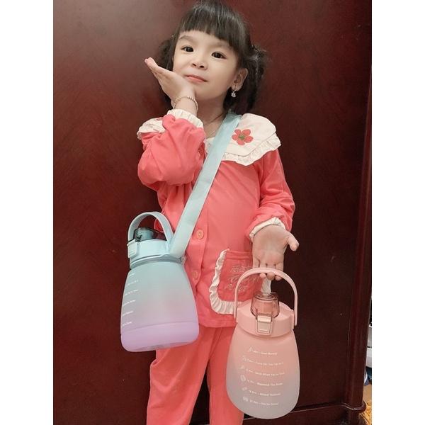 Bình Đựng Nước Dễ Thương Có Vạch Báo Giờ Uống Nước 1300ml có miếng dán stick dễ thương