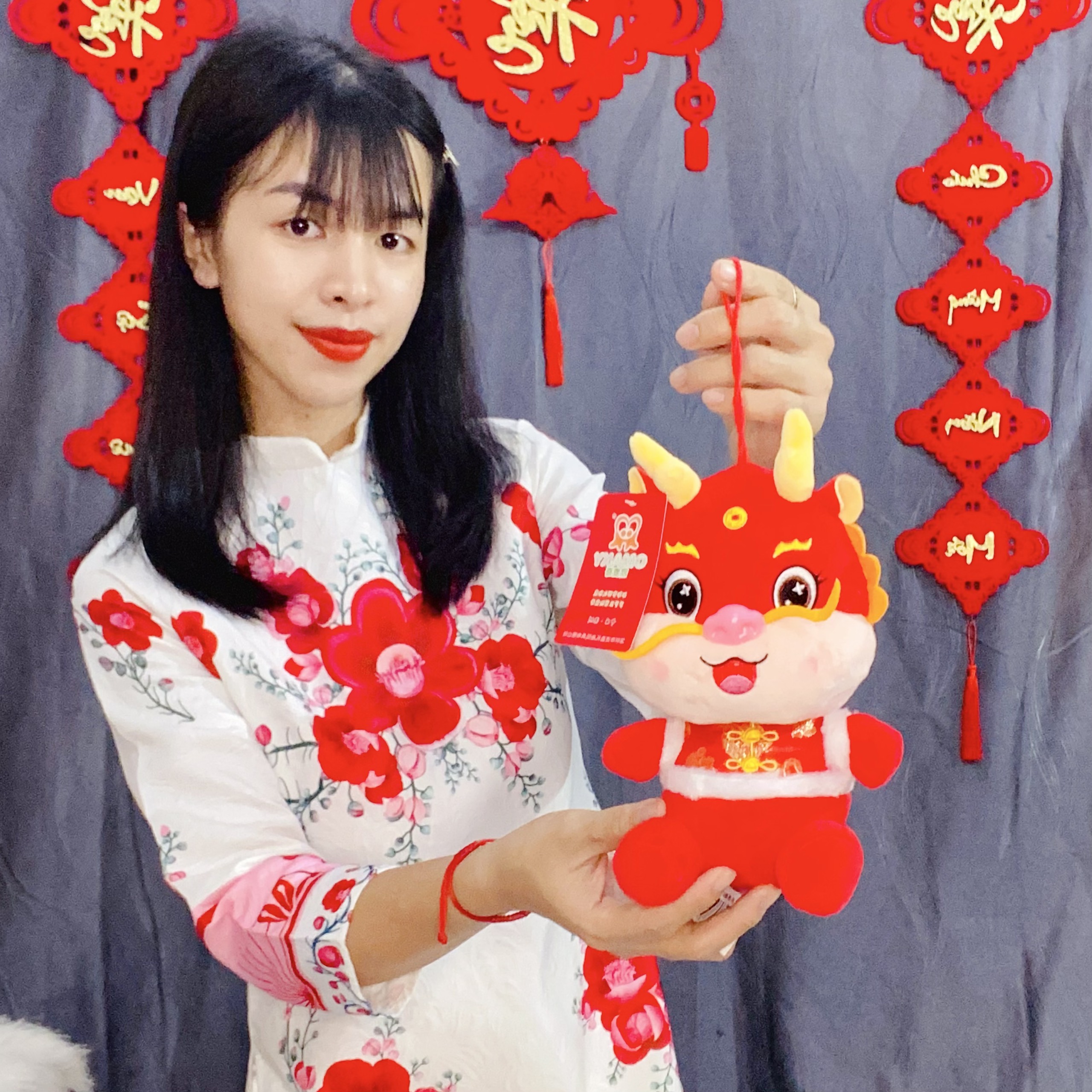 Gấu bông Rồng Tết 2024, Rồng Thần Tài mặc áo gấm sang trọng